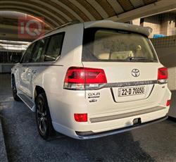 تۆیۆتا لاند کروزەر